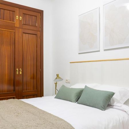 Tuga Dos Aceras 38 Malaga Apartment ภายนอก รูปภาพ