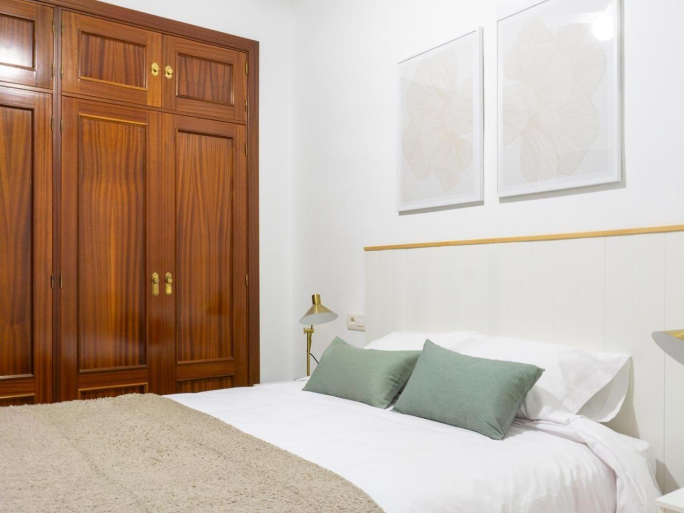 Tuga Dos Aceras 38 Malaga Apartment ภายนอก รูปภาพ